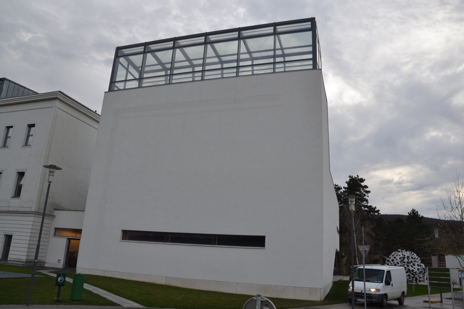 Große Fassade nach der Reinigung