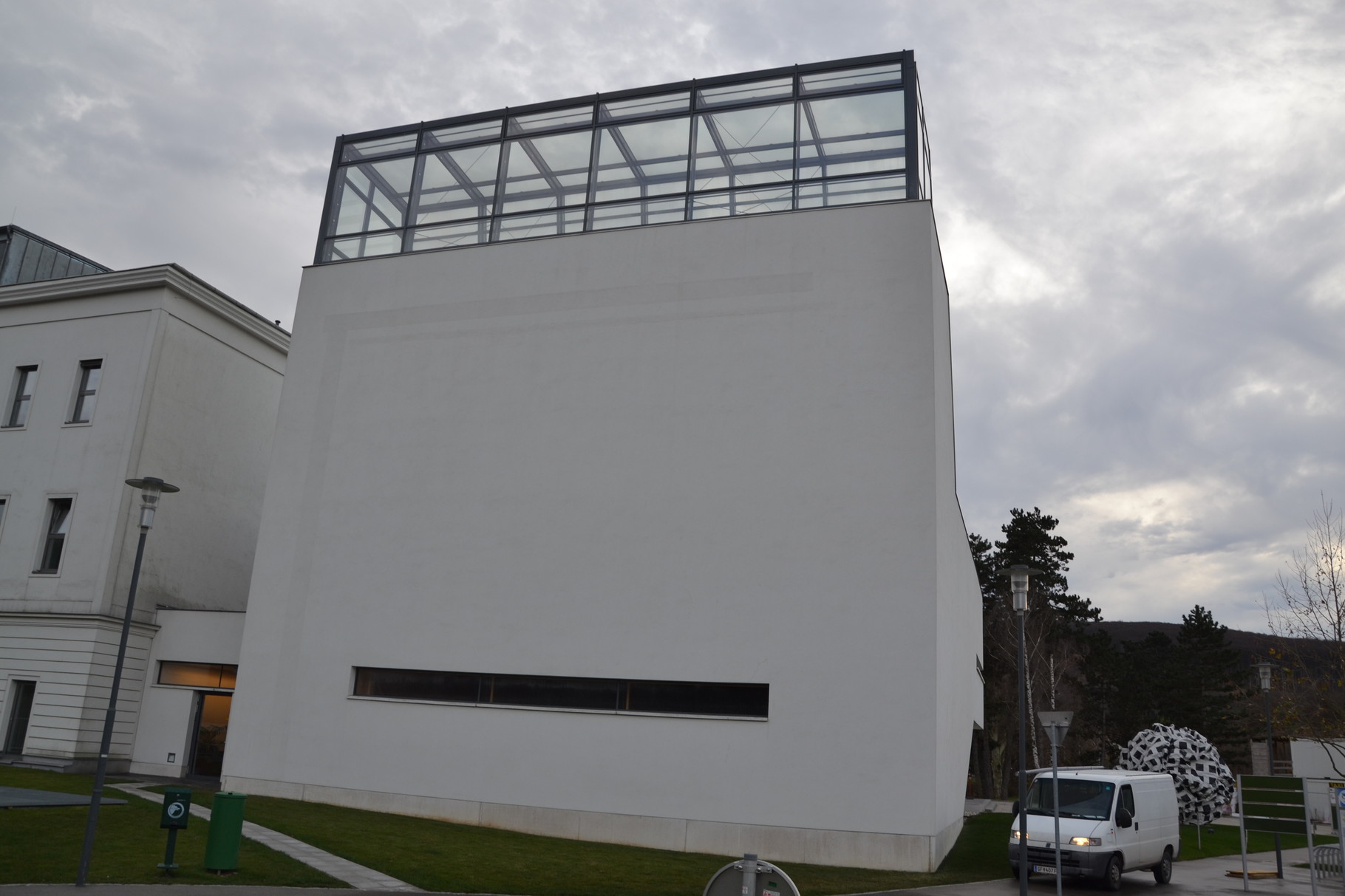 Große Fassade nach der Reinigung