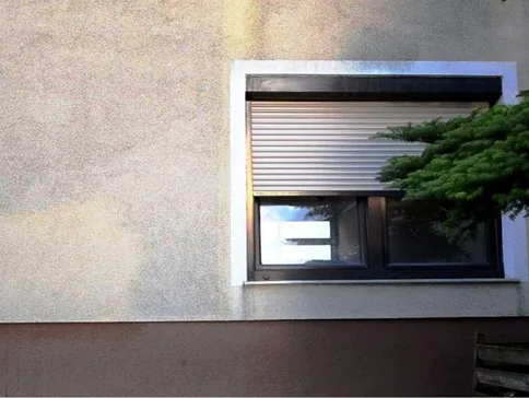Die Fassade vor dem Anlegen einer Musterfläche